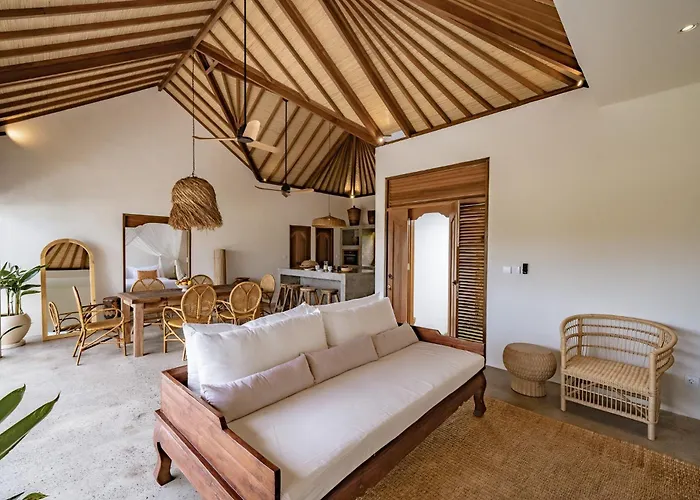 Casa Nyang Balinese - Private Pool & Walk To Nyang Nyang Beach, Villa